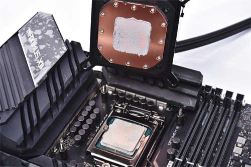 InWin SR36水冷散热器开箱测试/双涡轮直柱水泵 铜底水道强化散热(22)
