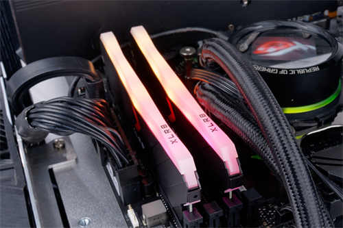 PNY XLR8 DDR4 3200 8Gx2 RGB记忆体/雾面导光RGB灯效、CJR颗粒搭载的优质效能(30)