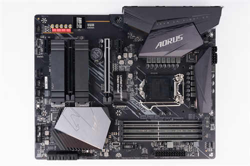 GIGABYTE Z490 AORUS ELITE开箱测试/最平价的Z490 AORUS主机板信仰选择(3)
