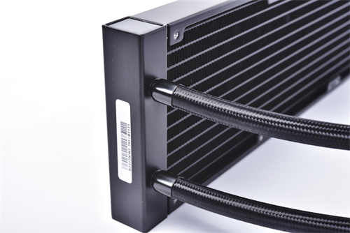 InWin SR36水冷散热器开箱测试/双涡轮直柱水泵 铜底水道强化散热(12)