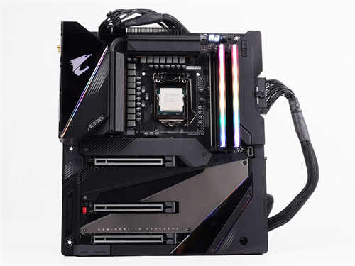 GIGABYTE Z490 AORUS XTREME主机板开箱测试/旗舰规格16相供电设计、音效网路配备顶规