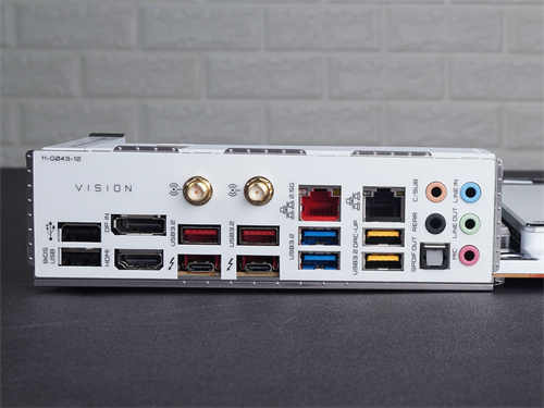 GIGABYTE W480 VISION D主机板开箱测试报告/建构入门工作站、创作者自用两相宜(11)