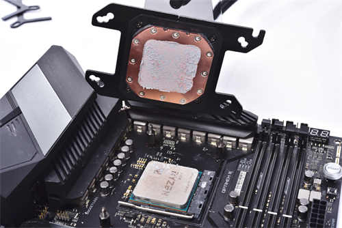 InWin SR36水冷散热器开箱测试/双涡轮直柱水泵 铜底水道强化散热(25)