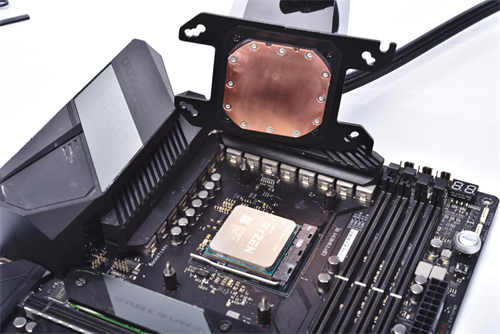 InWin SR36水冷散热器开箱测试/双涡轮直柱水泵 铜底水道强化散热(23)