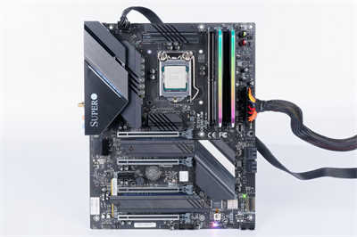 美超微 SUPERMICRO C9Z490-PGW 开箱 / 以伺服器的设计思维，带给玩家顶级用料与完美功能-SUPER