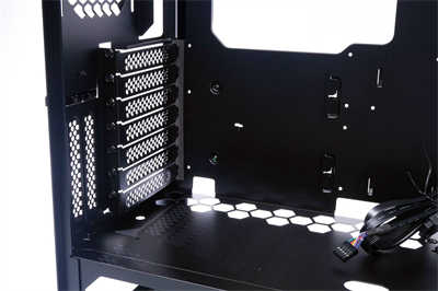 InWin 216简约风中塔式机壳开箱/简约铝质髮丝纹铭板、可容纳最大E-ATX主机板(22)