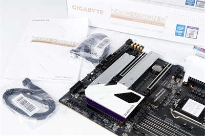 GIGABYTE Z490 VISION G创作者主机板开箱/为创作而生、美型白色调、PCI-E4.0(3)