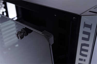 InWin 216简约风中塔式机壳开箱/简约铝质髮丝纹铭板、可容纳最大E-ATX主机板(10)