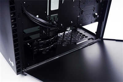 InWin 216简约风中塔式机壳开箱/简约铝质髮丝纹铭板、可容纳最大E-ATX主机板(13)