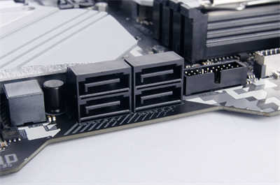华擎ASRock Z490 Steel Legend/银白数位迷彩风格、钢铁传奇般的可靠性(7)