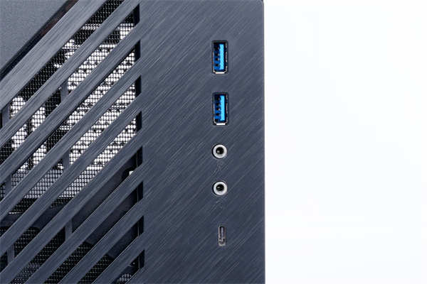 InWin C200创作者专用机壳/足够的 3.5吋硬碟槽与前置U3 Gen2 Type-C,为创作者而生(9)