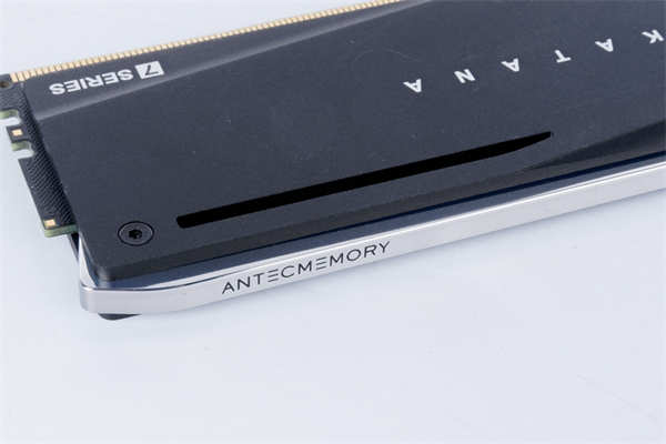 Antec KATANA武士刀DDR4 3200 8Gx2/搭载J-Die的优质超频效能、ARGB 刃の光影强势来袭(7)