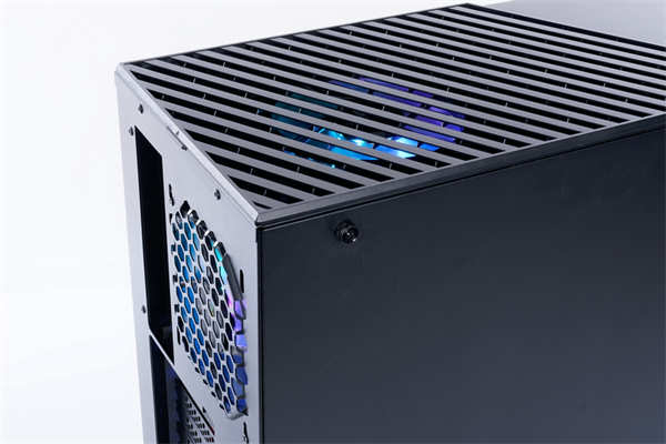 InWin C200创作者专用机壳/足够的 3.5吋硬碟槽与前置U3 Gen2 Type-C,为创作者而生(41)