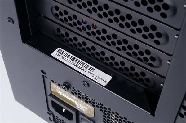 InWin C200创作者专用机壳/足够的 3.5吋硬碟槽与前置U3 Gen2 Type-C,为创作者而生(11)