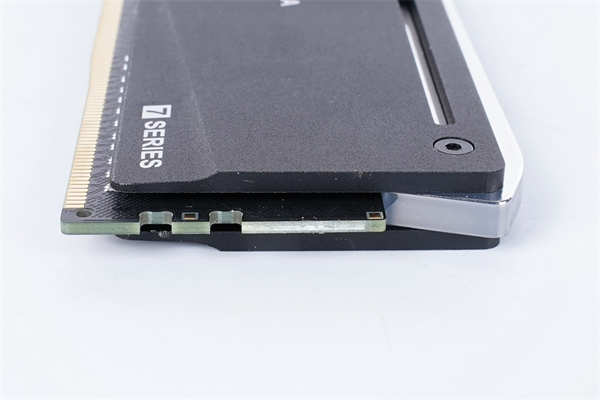 Antec KATANA武士刀DDR4 3200 8Gx2/搭载J-Die的优质超频效能、ARGB 刃の光影强势来袭(6)