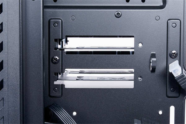 InWin C200创作者专用机壳/足够的 3.5吋硬碟槽与前置U3 Gen2 Type-C,为创作者而生(23)