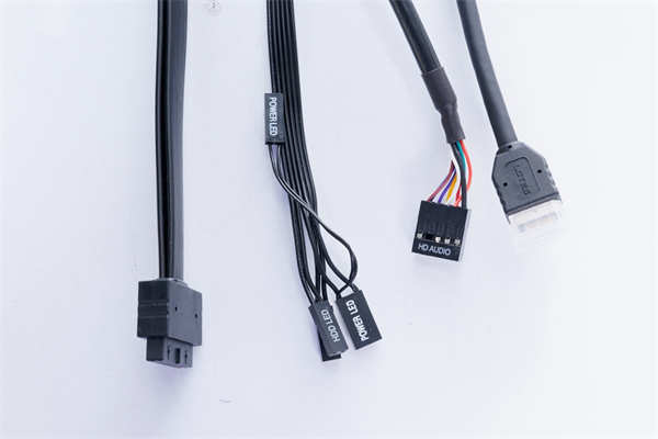 InWin C200创作者专用机壳/足够的 3.5吋硬碟槽与前置U3 Gen2 Type-C,为创作者而生(36)