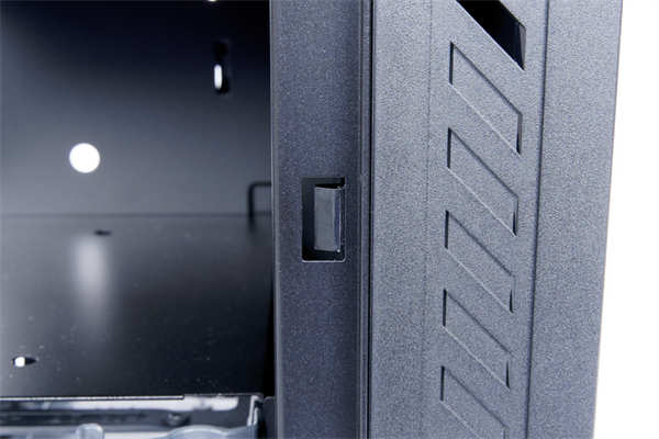 InWin C200创作者专用机壳/足够的 3.5吋硬碟槽与前置U3 Gen2 Type-C,为创作者而生(30)