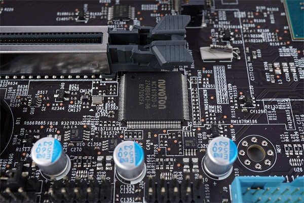SuperMicro X11SRA-F 主机板开箱测试 / C422 晶片组、商用定位、Cascade Lake-W 支(24)
