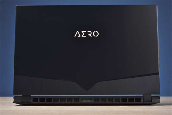 GIGABYTE AERO 17 HDR创作笔电测试报告/4K Pantone校色Studio效能优化(3)