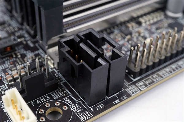 SuperMicro X11SRA-F 主机板开箱测试 / C422 晶片组、商用定位、Cascade Lake-W 支(9)