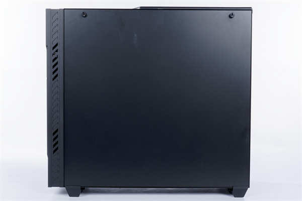 InWin C200创作者专用机壳/足够的 3.5吋硬碟槽与前置U3 Gen2 Type-C,为创作者而生(5)