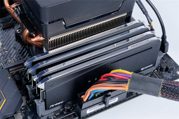 Antec KATANA武士刀DDR4 3200 8Gx2/搭载J-Die的优质超频效能、ARGB 刃の光影强势来袭(27)