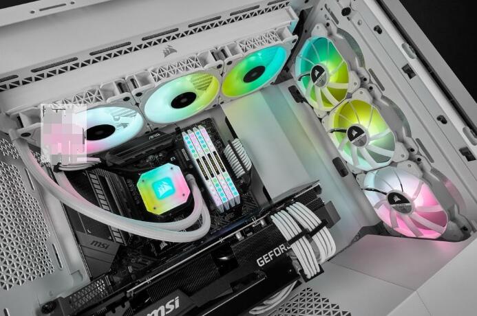 一套保持酷冷低温的无暇系统 CORSAIR发表5000 Series中塔式机壳